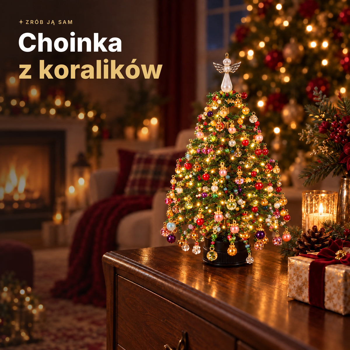 Choinka z koralików na komodzie w świątecznym salonie